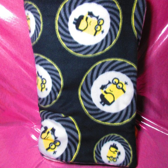 Despicable Me Minions Fart Gun 90" x 58" Fleece Blanket - Picture 1 of 3